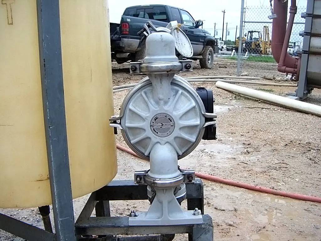 1" Warren Rupp #PB1-A, Double Diaphragm Pump, 100 psi, 5/8" diameter Mounting holes, 3/4" air valve - Image 9