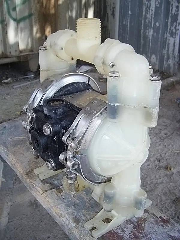 .7" Warren Rupp Rupp #PB1/2-A, Double Diaphragm Pump, 100 psi - Image 3