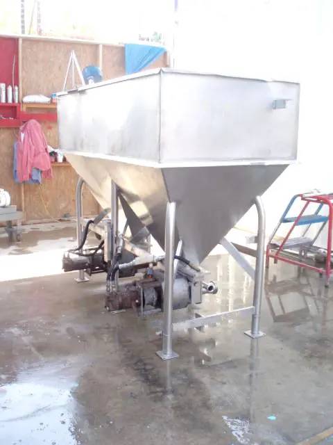 360 gallon APV, Dual APV Stainless Steel Feeding Hopper Tank with Pumps, 6' L x 3' width x 1' 6" H infeed - Image 5