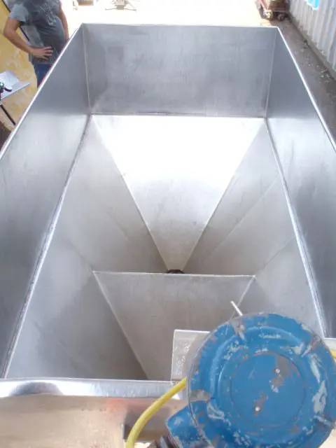 360 gallon APV, Dual APV Stainless Steel Feeding Hopper Tank with Pumps, 6' L x 3' width x 1' 6" H infeed - Image 10