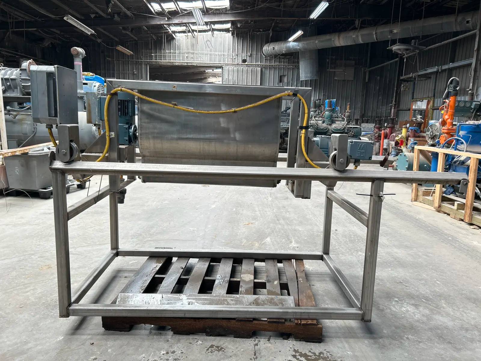 FES, Fedco Stainless Steel Topping Applicator, 12" width x 32" L x 18" H hooper, 0.25 HP - Image 1