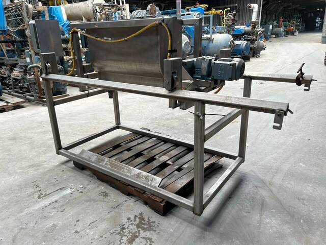 FES, Fedco Stainless Steel Topping Applicator, 12" width x 32" L x 18" H hooper, 0.25 HP - Image 2