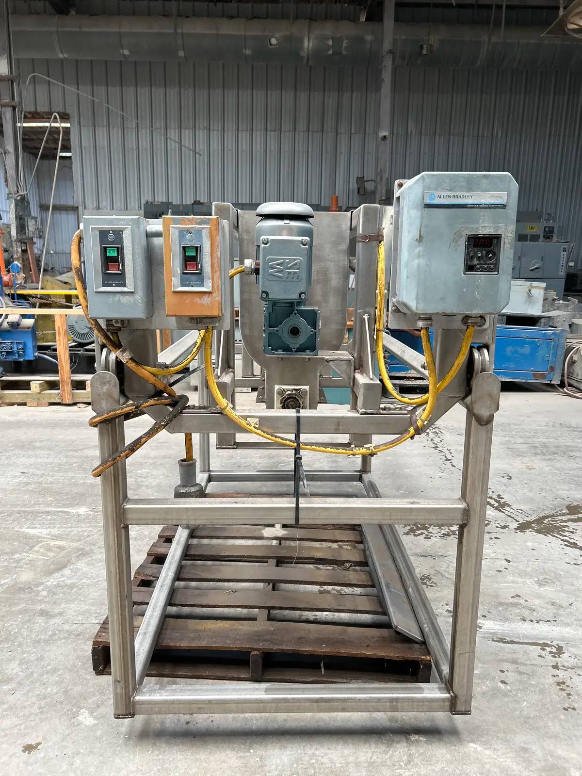 FES, Fedco Stainless Steel Topping Applicator, 12" width x 32" L x 18" H hooper, 0.25 HP - Image 6