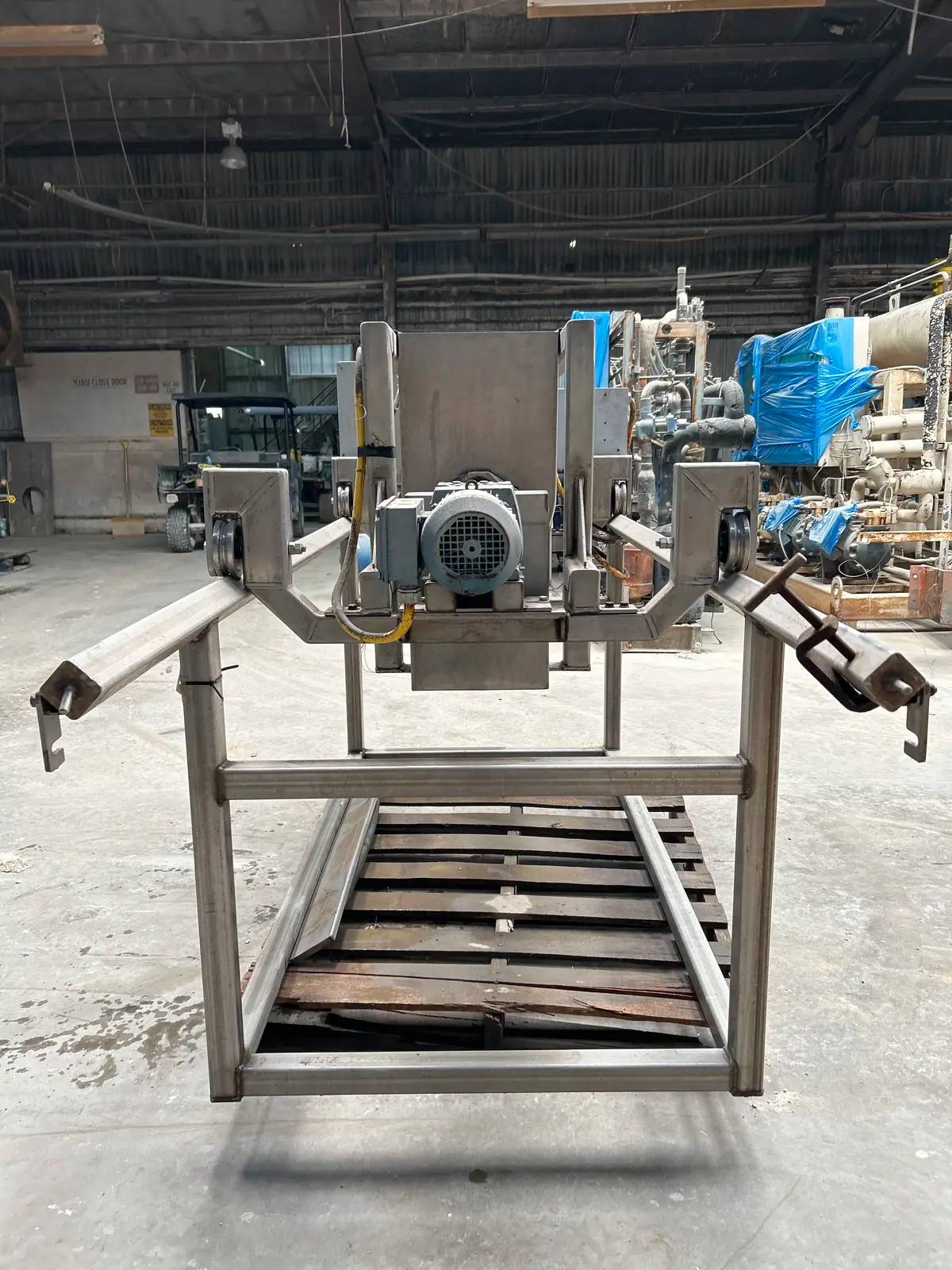 FES, Fedco Stainless Steel Topping Applicator, 12" width x 32" L x 18" H hooper, 0.25 HP - Image 7