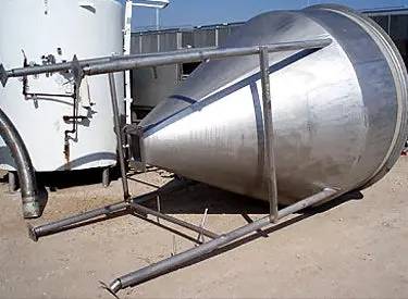 750 gallon Stainless Steel Cone Bottom Tank, 9" L x 6-1/2" width outlet - Image 3