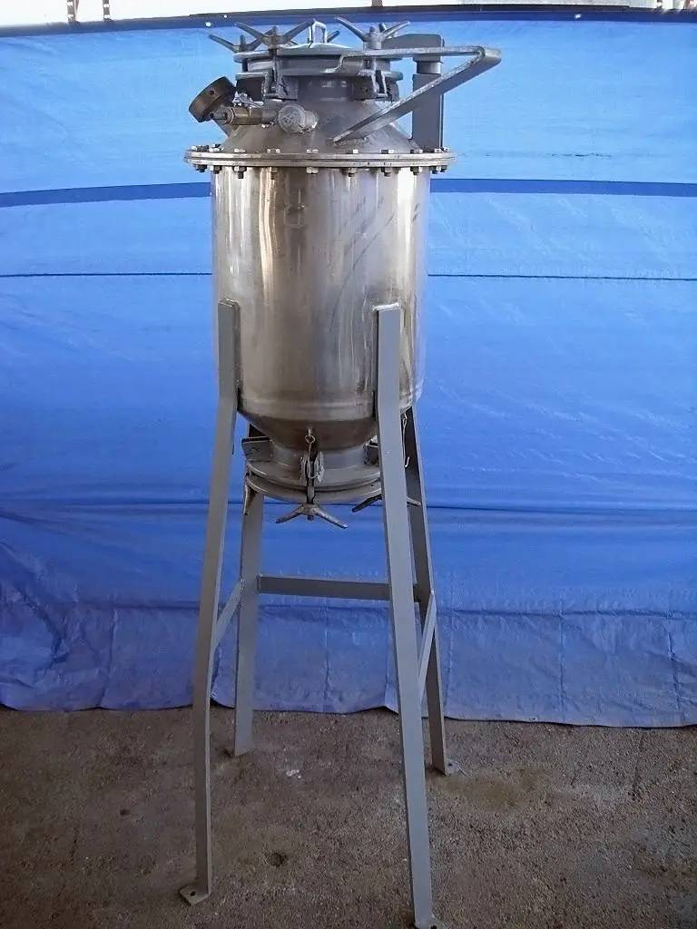 10 gallon Lee Industries Inc, Vacuum Kettle, 30 psi, 2" sight glass, 44" steel legs, 3/4" diameter & 1" - Image 3