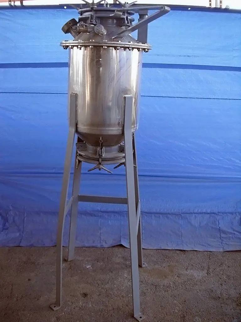 10 gallon Lee Industries Inc, Vacuum Kettle, 30 psi, 2" sight glass, 44" steel legs, 3/4" diameter & 1" - Image 4