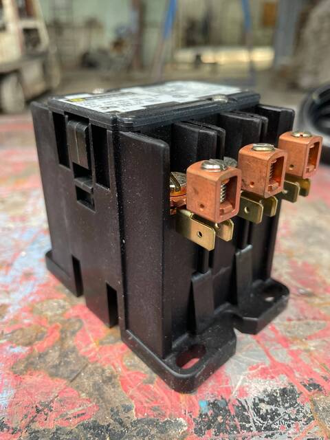 40 Amp. Square D, 8910DPA43V14, Definite Purpose Contactor, 600 VAC, 3 poles - Image 5