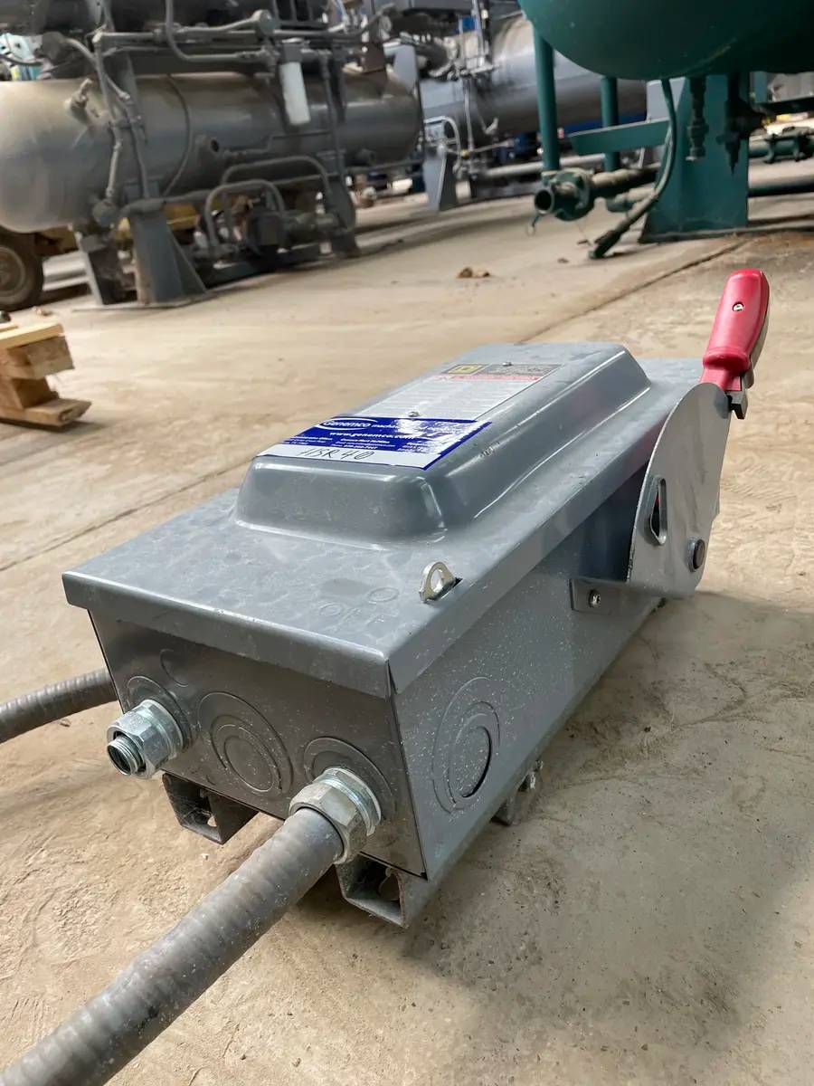 60 Amp. Square D #HU362, Heavy Duty Safety Switch, 60 HP, 600 V AC/DC, 3 wires, 3 poles - Image 9