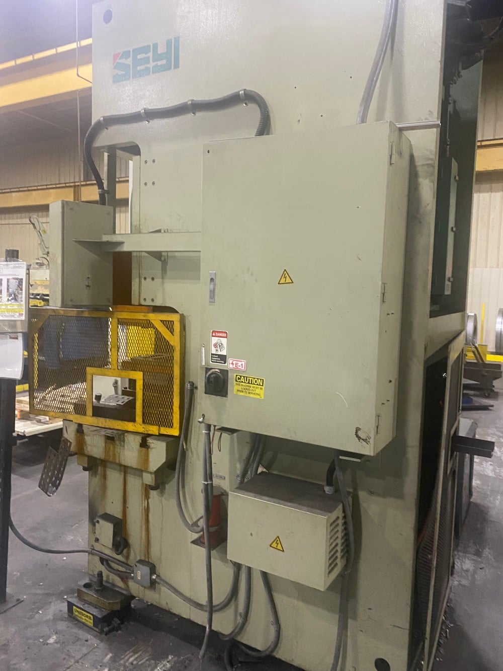 121 Ton, Seyi #SL1-121, gap frame press, 7.1" stroke, 13.8" Shut Height, 35-65 SPM, 2000 - Image 5