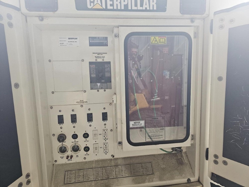 230 KW Caterpillar #XQ230, standby diesel generator, 347/600 Volts, 15986 hours, 2008 - Image 6
