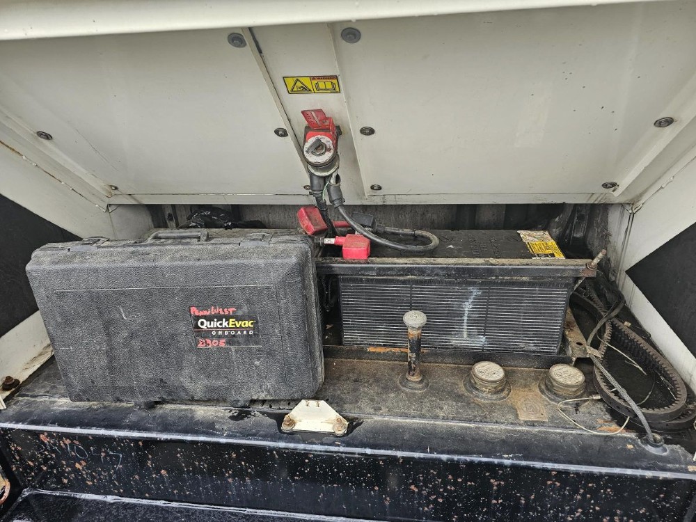 230 KW Caterpillar #XQ230, standby diesel generator, 347/600 Volts, 15986 hours, 2008 - Image 7