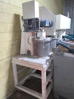 5 gallon Reynolds Industries #A1:L10-5/2, dual shaft vacuum industrial paste mixer & discharge press - Image 2