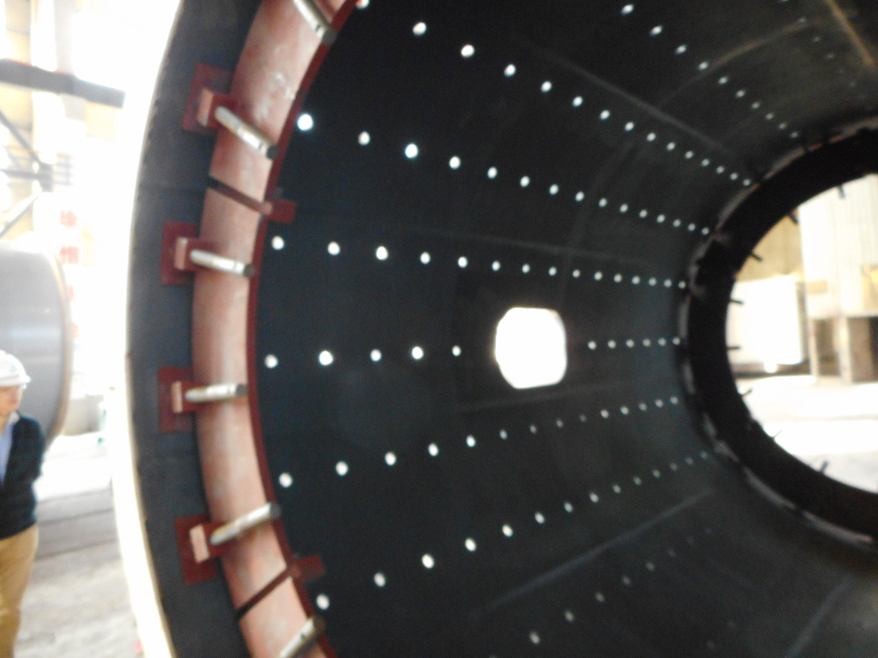 10.5' x 18.5' Outotec Ball mill with 1000 HP, cast mill heads, unused surplus (2 available) - Image 9