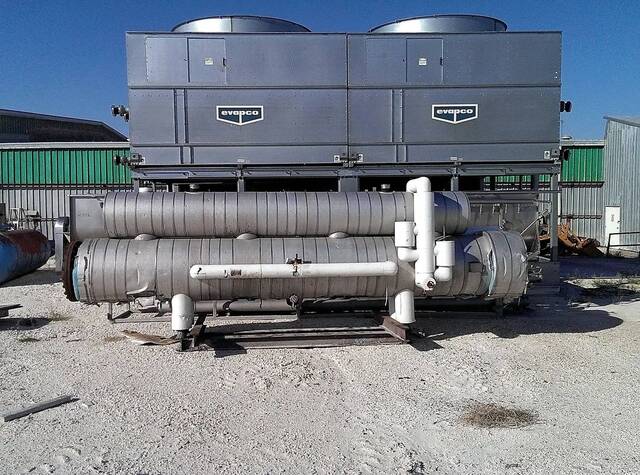 150 Ton, Vilter, Ammonia Shell & Tube Liquid Chiller, 6 passes, 1.25" tube diameter, 4" port - Image 3