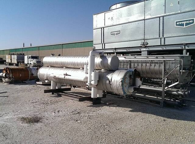150 Ton, Vilter, Ammonia Shell & Tube Liquid Chiller, 6 passes, 1.25" tube diameter, 4" port - Image 4