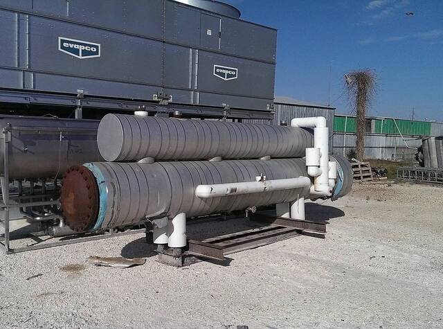 150 Ton, Vilter, Ammonia Shell & Tube Liquid Chiller, 6 passes, 1.25" tube diameter, 4" port - Image 9