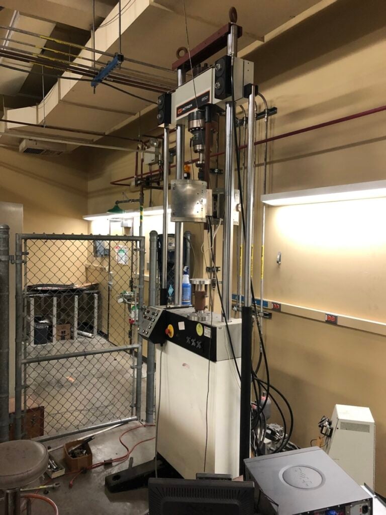 20 KIP (110kN) Instron #8521S Axial-Torsion Servo-hydraulic Fatigue Testing System - Image 2