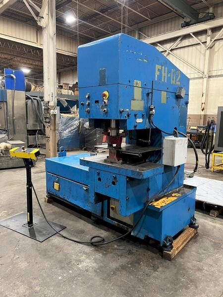 140 Ton, Piranha #SEPP-140, hydraulic single end punch, 7" stroke, 20.5" throat, 14" open, joystick Control - Image 2