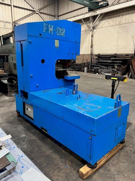140 Ton, Piranha #SEPP-140, hydraulic single end punch, 7" stroke, 20.5" throat, 14" open, joystick Control - Image 4