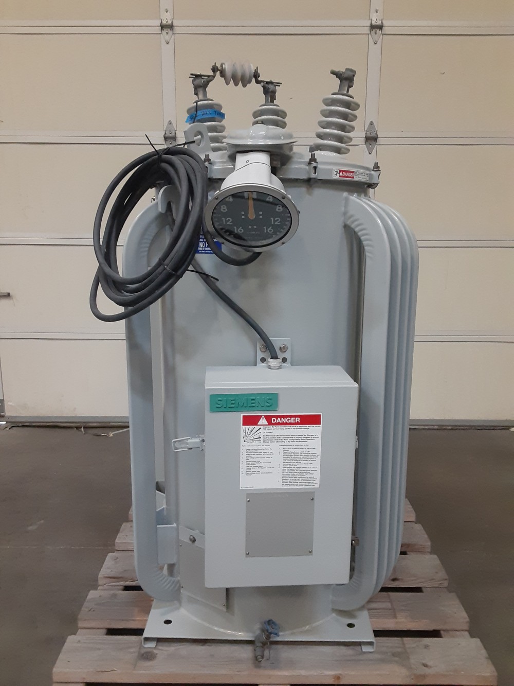 114.3 KVA Siemens/Allis-Chalmers, 150 amps, 7.2/7.6/8 kV (tapped at 7.2 kV) +/- 10% (32 x 5/8% steps), (5 - Image 1
