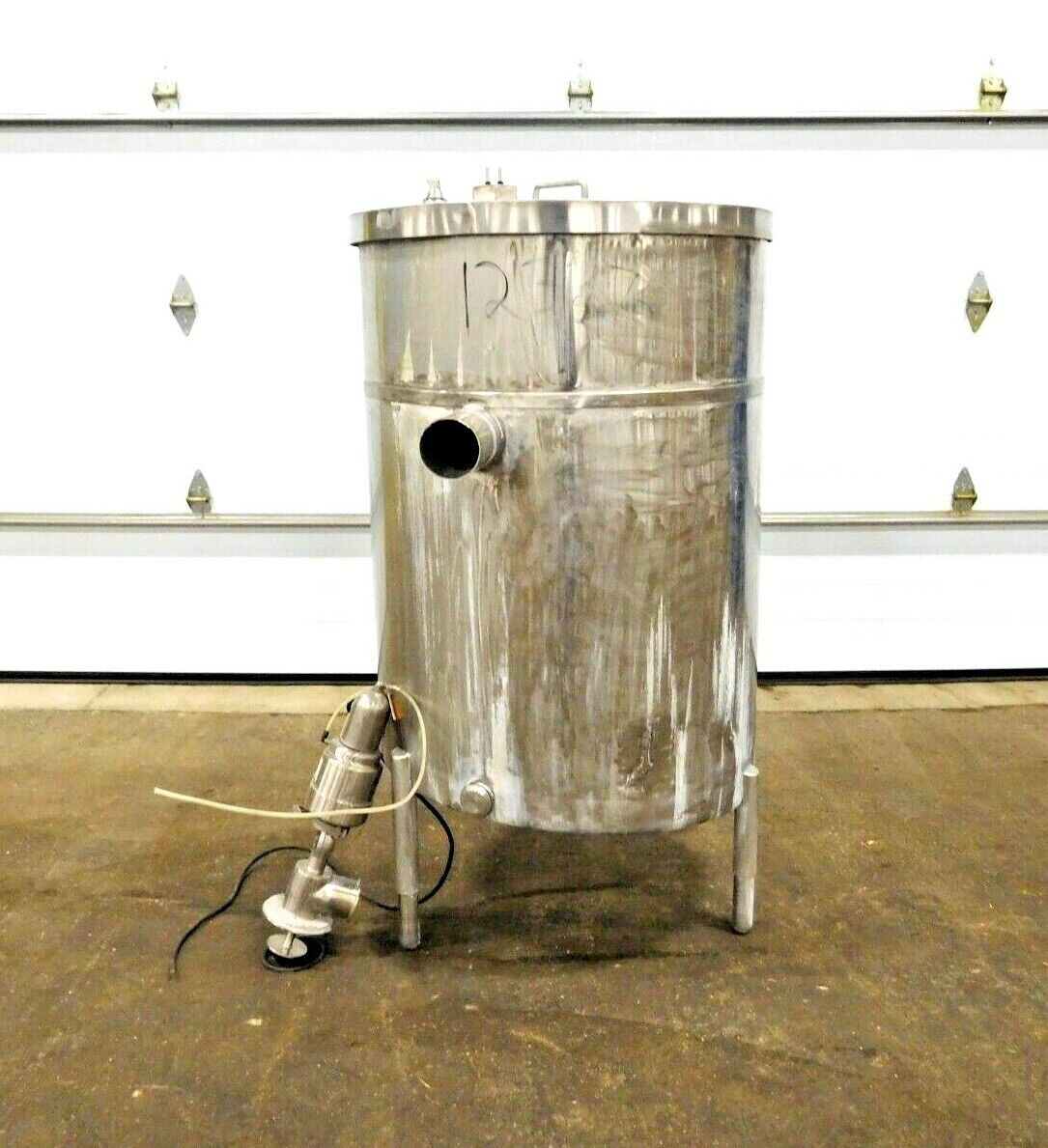 150 gallon Stainless Steel storage tank with Tri-Flo valve, 46" D x 31" W, slanted bottom - Image 1