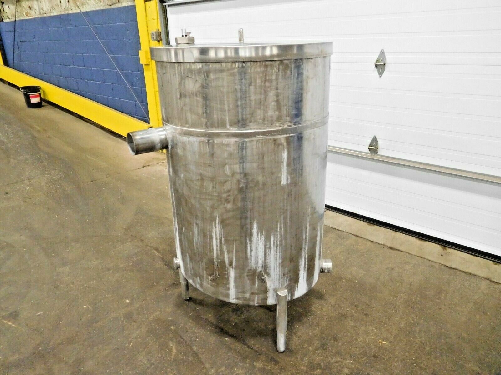 150 gallon Stainless Steel storage tank with Tri-Flo valve, 46" D x 31" W, slanted bottom - Image 3