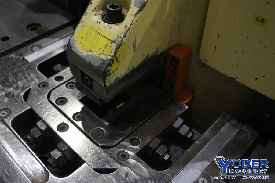 1/8" x 8-5/8" x 8-5/8" Amada #CSW-220, corner notcher & coper, 36 SPM, 3 HP, #76771 - Image 6
