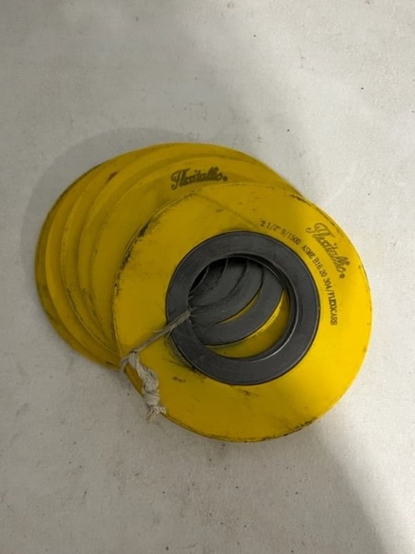 2.5" Flexitallic, 9/1500 Gaskets, Stainless Steel, lot of (8), 7.5" O.D. - Image 1