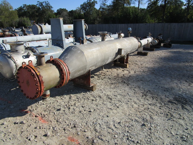 427 sq.ft., 108FV shell, 105FV tube, Southern, Horizontal Kettle type Exchanger, 28" diameter x 10' 0" F/F - Image 1