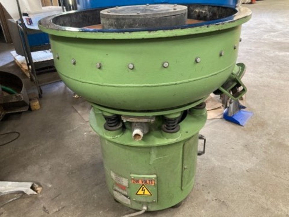 Rosler #R-125, 3 cu.ft. vibratory tumbling barrel with good controls, like new, 1993 - Image 4