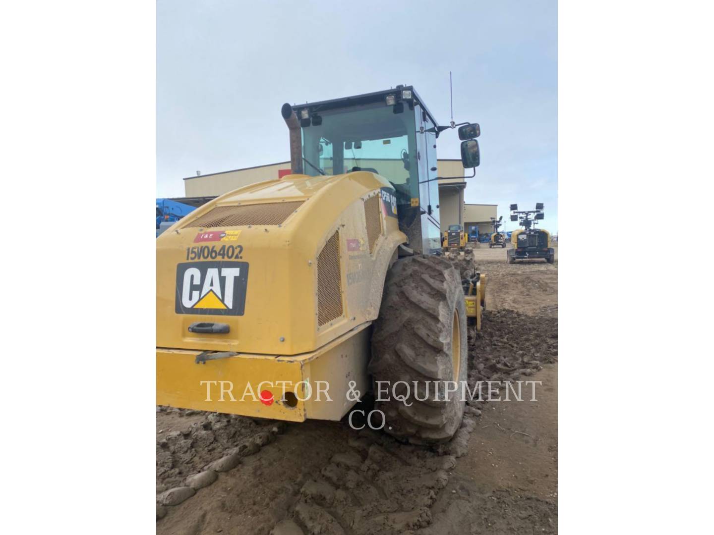 Caterpillar CP56B, Asphalt Paver, 4755 hours, S/N: LHC00582, 2015 - Image 3