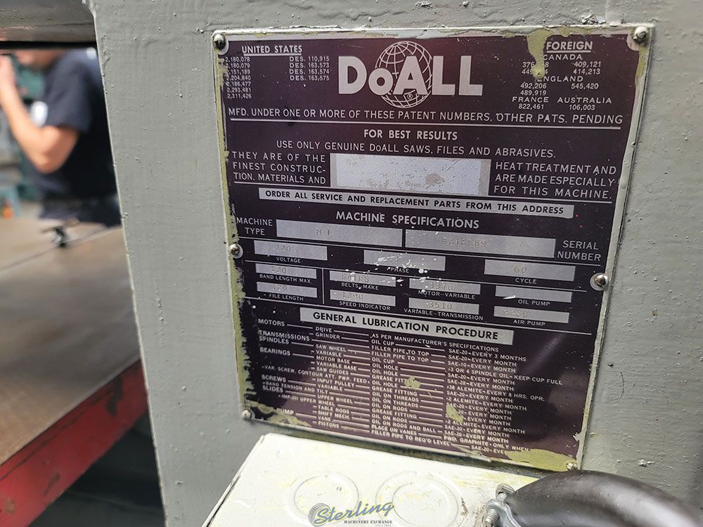 16" x 10" DoAll #ML-16, vertical bandsaw, 1/8"- 3/4" x 120" blade, 60-1600 FPM, blade welder/grinder, foot - Image 4