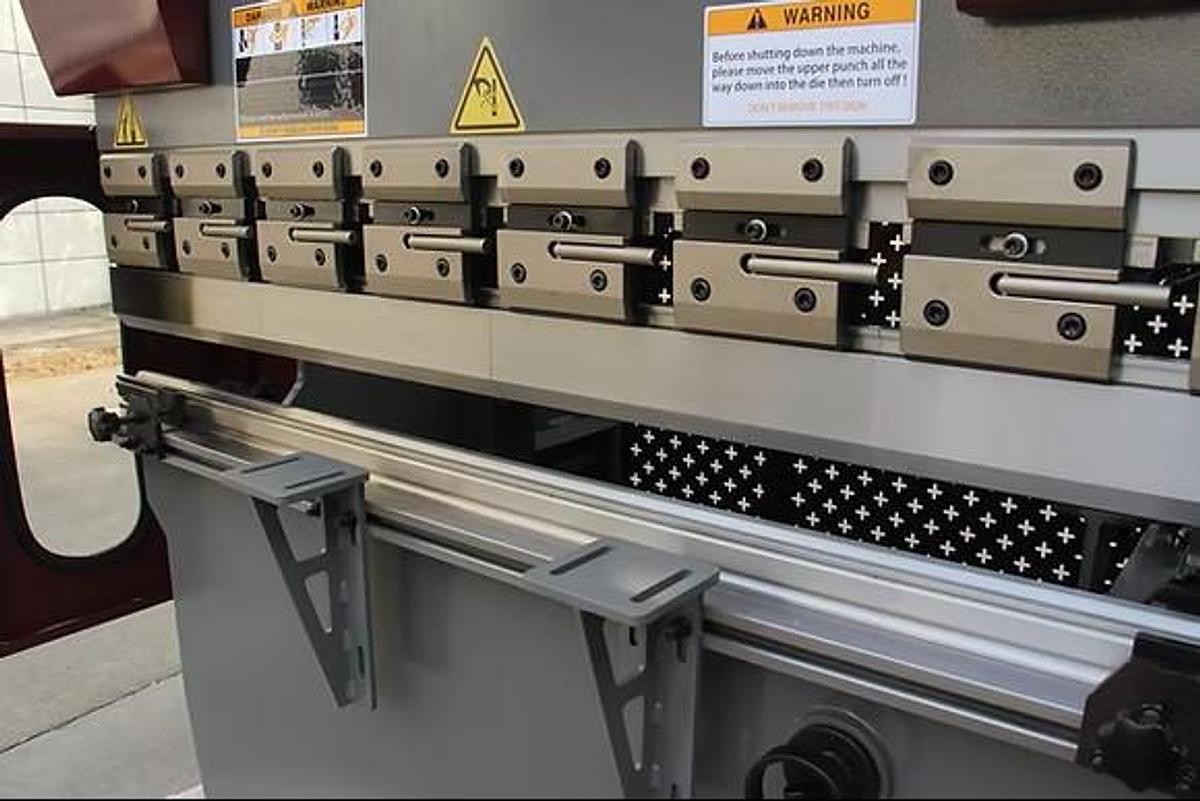 33 Ton, GMC #HPB-3305, CNC press brake, 5' overall, 51" between housing, 4" stroke, 8" throat, (2) 24" front - Image 3