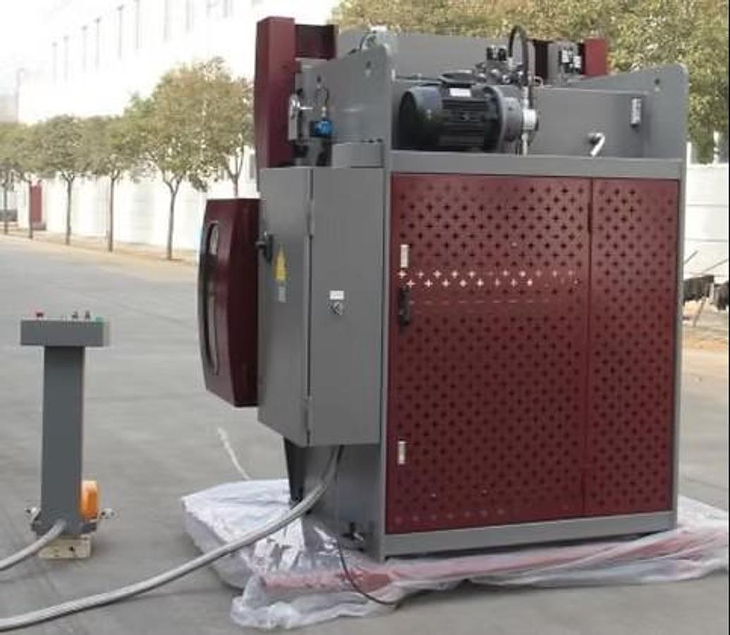 33 Ton, GMC #HPB-3305, CNC press brake, 5' overall, 51" between housing, 4" stroke, 8" throat, (2) 24" front - Image 4