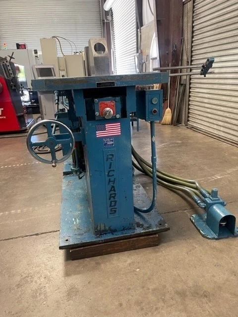 25 Ton, Richards Multiform #BBC, horizontal press brake, 8" x1/2" capacity, 4" stroke, 9-18 SPM, foot pedal - Image 8