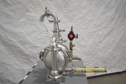 Nomad #NO4-5020-03P, pneumatic diaphragm pump, Stainless Steel, inlet/outlet hoses - Image 3