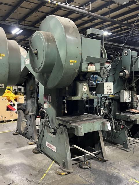 70 Ton, Federal, OBI press, 4" stroke, 13.5" Shut Height, 3" adj., 95 SPM, 33" x25.5" bed, air clutch & - Image 2