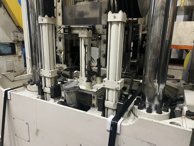 100 Ton, Sanki #SPD1310-100TD, hydraulic spotting press, 38.4" stroke, 41.2" DL, 10 HP, 51" x39" bed, 1993 - Image 7