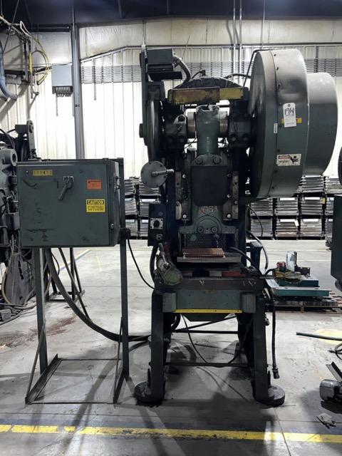 60 Ton, Federal #5, single crank flywheel OBI press, 4" stroke, 12.25" Shut Height, 2.5"adj., 10" throat, 90 - Image 1