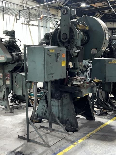 60 Ton, Federal #5, single crank flywheel OBI press, 4" stroke, 12.25" Shut Height, 2.5"adj., 10" throat, 90 - Image 2