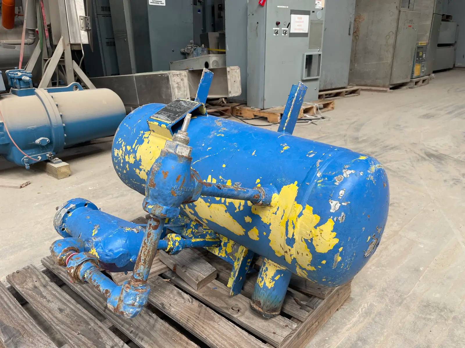 30 Gallons, E.L. Nickell Co., Horizontal Ammonia Oil Tank, 14" diameter x 34" L, 250 PSI @ 650 F, 1990 - Image 4
