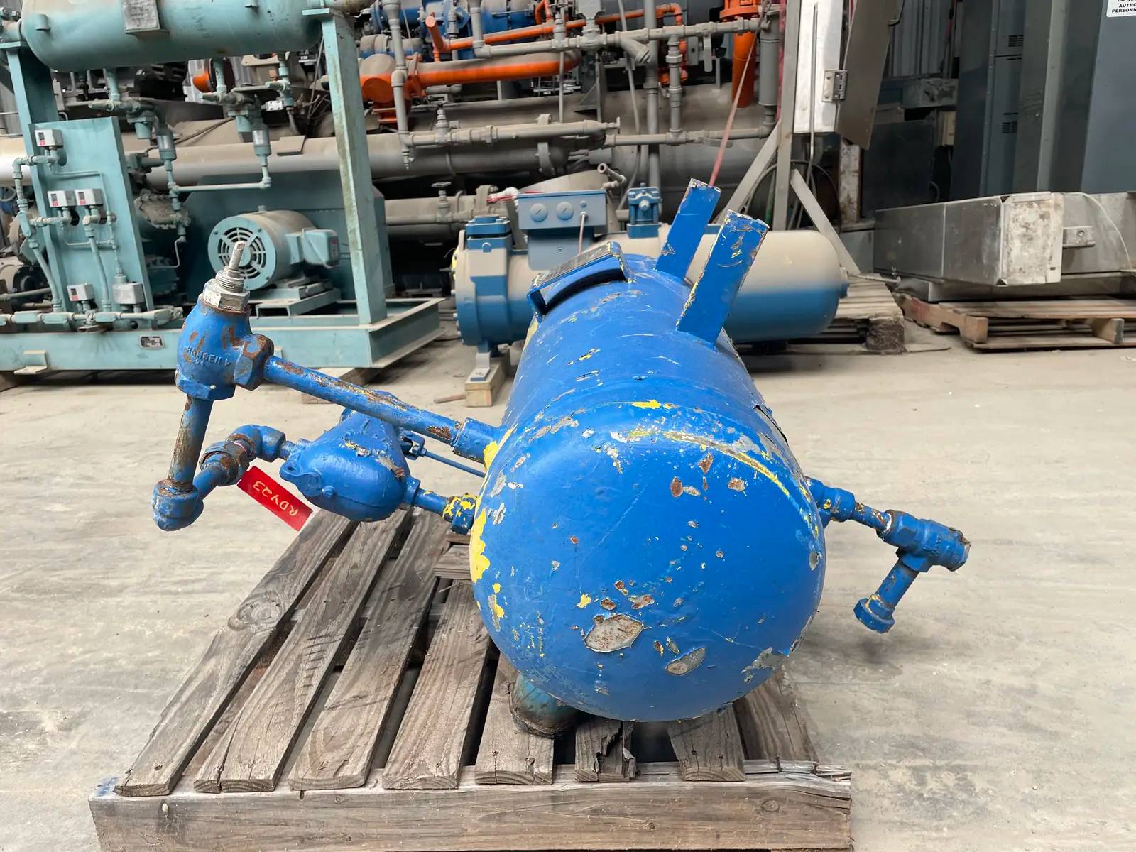 30 Gallons, E.L. Nickell Co., Horizontal Ammonia Oil Tank, 14" diameter x 34" L, 250 PSI @ 650 F, 1990 - Image 5