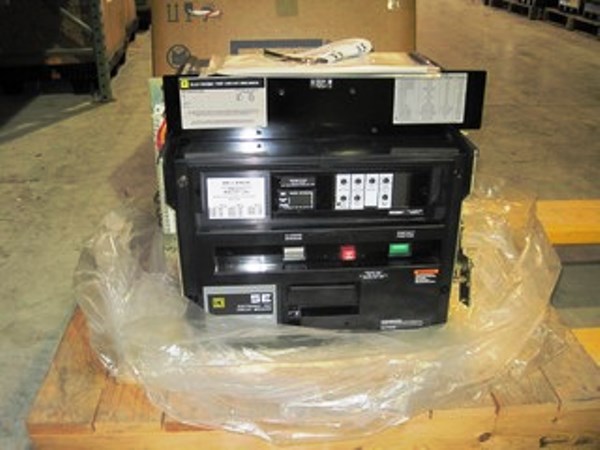 2500 Amps, Square D, SEF362500LSG, manually operated, fixed mount, LSIG functions - Image 1