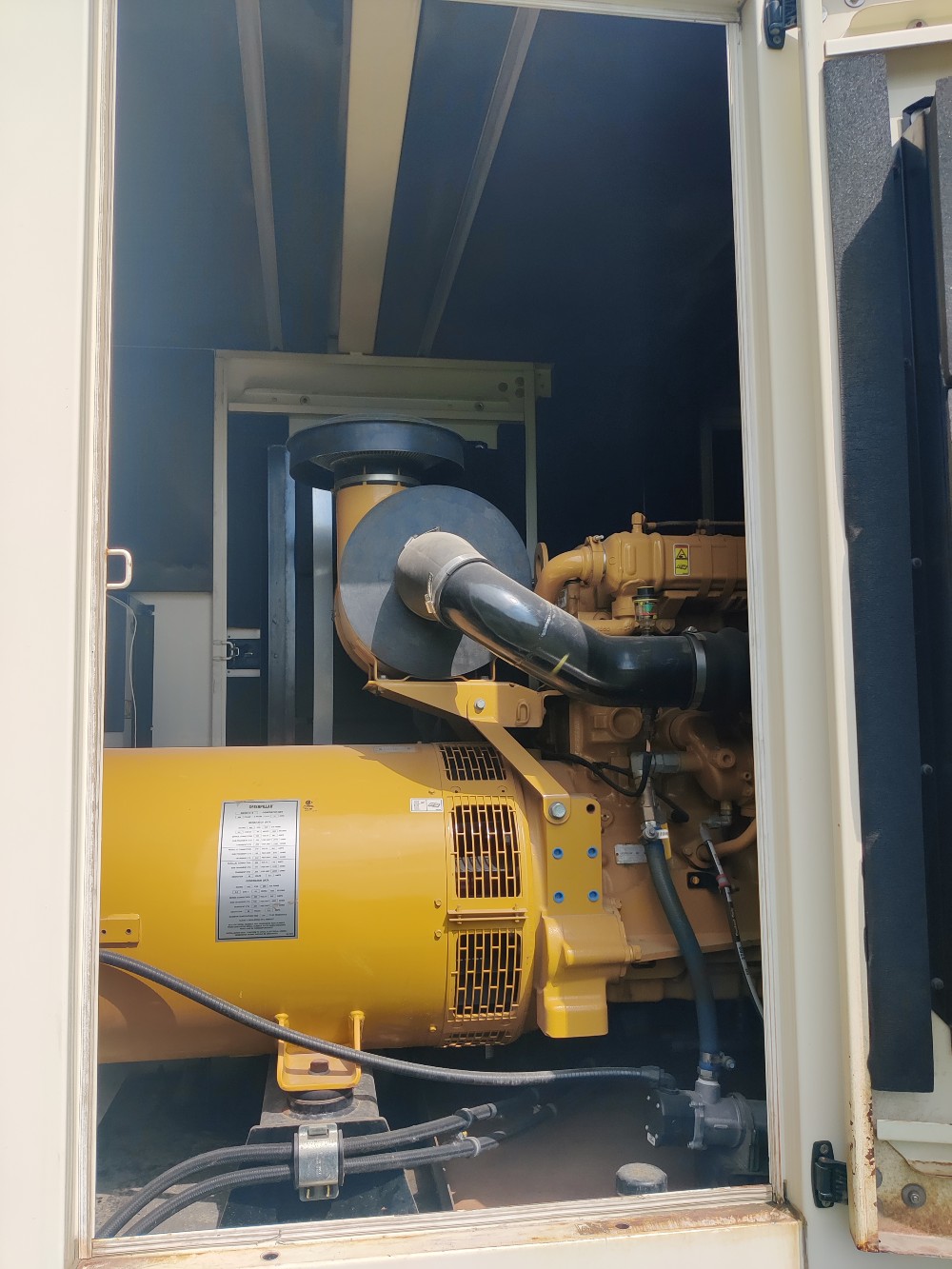 350 KW Caterpillar #XQ350, standby, sound attenuated enclosure, 480 Volts, rental style generator set, 2014 - Image 3