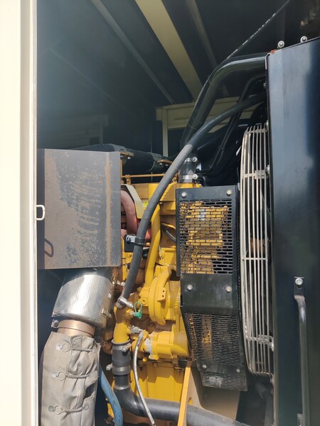 350 KW Caterpillar #XQ350, standby, sound attenuated enclosure, 480 Volts, rental style generator set, 2014 - Image 4