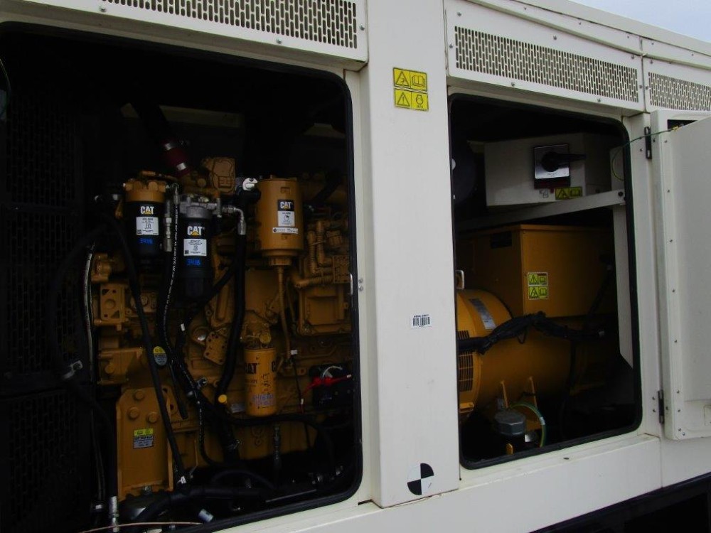 200 KW Caterpillar #XQ200, standby, sound attenuated enclosure, rental style generator, 2014 - Image 5
