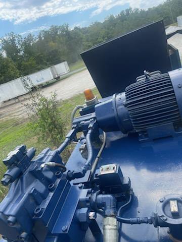 International Baler #NA-1296, 44" x 36" x 72" baler, 40" opening, 42" x 60" bale, 8 HP - Image 3