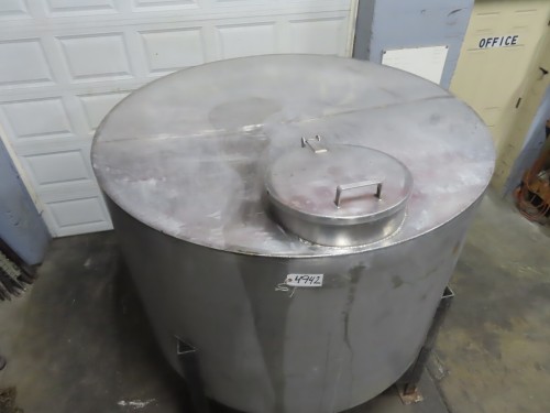 900 gallon Stainless Steel vertical tank with cone bottom, 75.5" dia. x 48" straight wall - Image 4