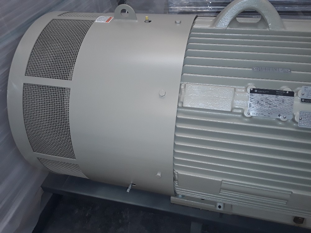 400 HP 1200 RPM General Electric, Frame 5010/11L, TEFC, Roller, IEEE 841,2300/4160 Volts, new, Q895 3 in - Image 3